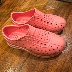 Used great condition Native Robbie’s child size C11 pink with blue sole toddler